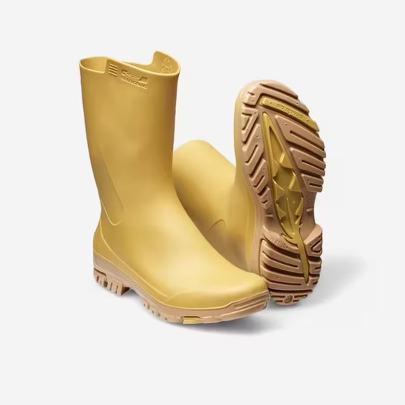Shoes - Cutest rubber boots ever